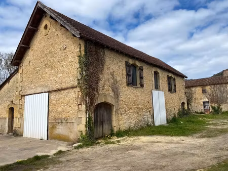 location locaux professionnels 3 pièces 210 m² à saint-cyprien (24220)  800 €