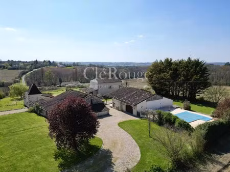 10 minutes d’eymet et duras – propriété avec vues  maison d’amis  piscine et 1 hectare de.