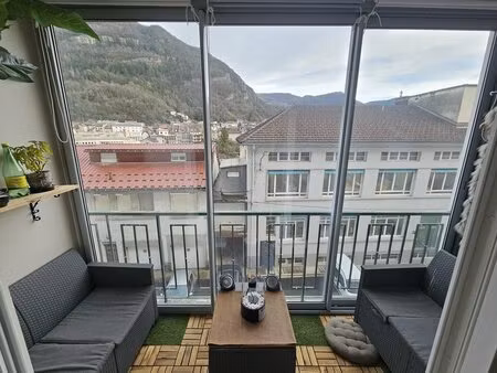 saint-claude : appartement f3 de 65 m2 rénové avec garage