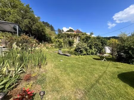 clé en main  cœur comblé : découvrez cette perle rare avec jardin et commerces à pied.