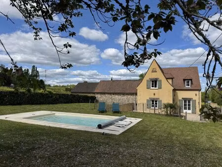 maison avec piscine et jolie vue en périgord noir !