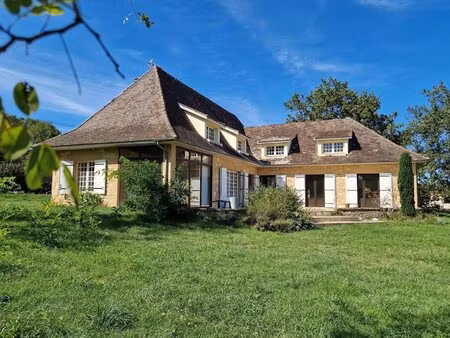 grande maison style périgourdin avec panorama sur la bastide