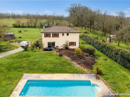 secteur sarlat - grande et lumineuse maison 5 chambres au calme sur 4177 m² avec piscine