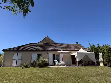 vaste maison contemporaine de plain-pied proche des commerces