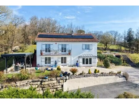 secteur carlux - ravissante maison en excellent état avec vue imprenable  piscine chauffée