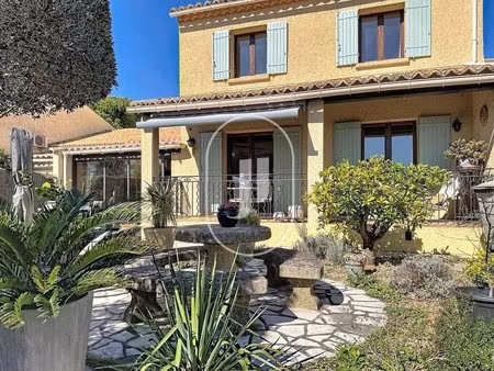 charmante villa avec jardin et garage à vendre à uzès  à deux pas du centre-ville