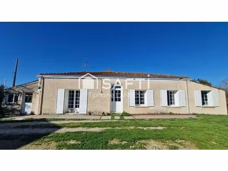 maison de plein pied avec une dépendance
