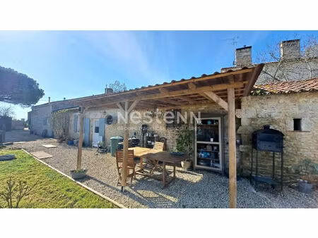 maison en pierre 90 m²   3 chambres et mezzanine avec piscine au calme à foussais payré