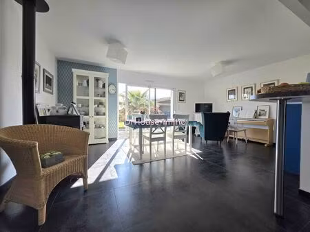 maison de plain-pied récente 2 chambres + bureau garage jardin arboré terrain clos