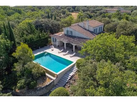 un havre de paix dans une chenaie au coeur du luberon