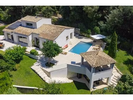 charmante villa dans un écrin de verdure