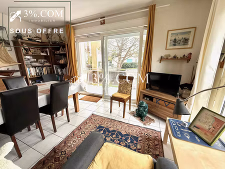 appartement t2 à vendre à saintes rive gauche  ascenceur  cave  balcon orienté sud ouest e