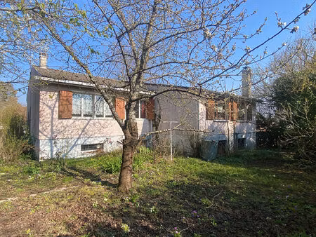 pavillon indépendant de 1972 sur sous sol complet avec 4 chambres au coeur de jonchery sur