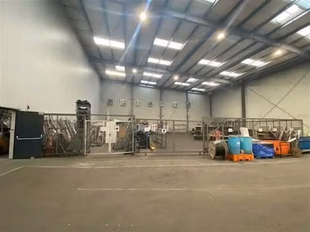 location local d'activités les mureaux 3 243 m²