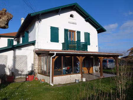 mouguerre t3 évolutif en t4 avec terrasse   jardin et parkings