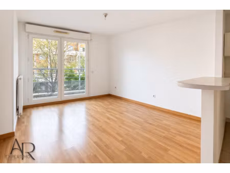 t2 / balcon / parking