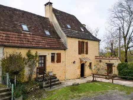 secteur gourdon - propriété en pierre comprenant maison et dépendances sur 3ha79