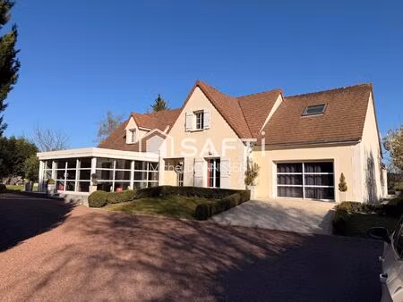 maison de standing   300 m2   avec piscine en lisière de foret