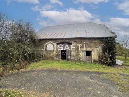 jolie grange avec dépendance à restaurer