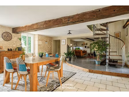 propriété de caractère avec vue sur la vienne