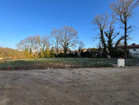 terrain saint benoit 593 m2