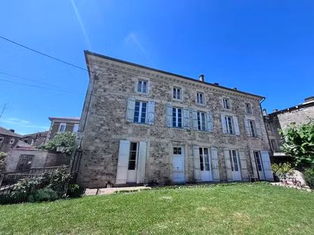 vente maison 8 pièces 178 m² à nontron (24300)  140 400 €