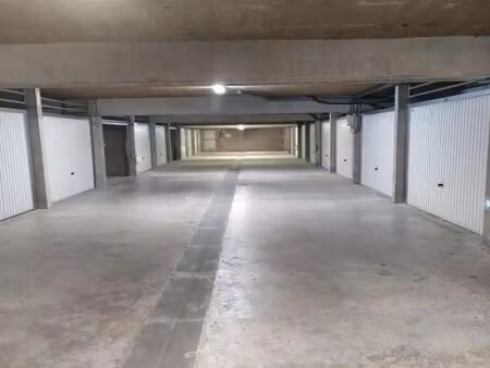 lot de 5 garages porte neuve entre centre-ville et la madrague
