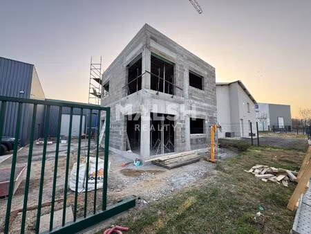 location local professionnel 150m²