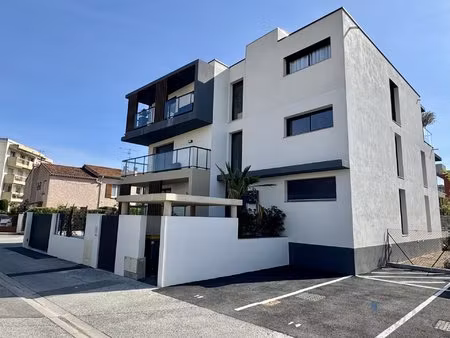 à vendre local d’activité 76 m2 port fréjus 2 résidence neuve de standing