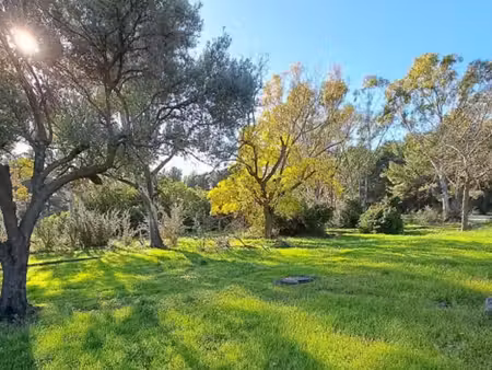 grand terrain plat viabilisé dans domaine sécurisé