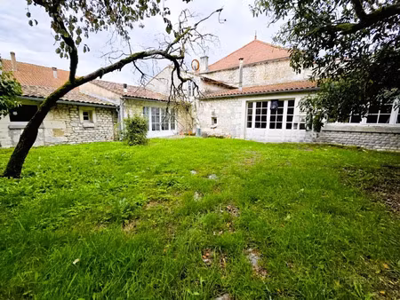 vente maison 5 pièces 148 m² à saint-dizant-du-gua (17240)  128 000 €