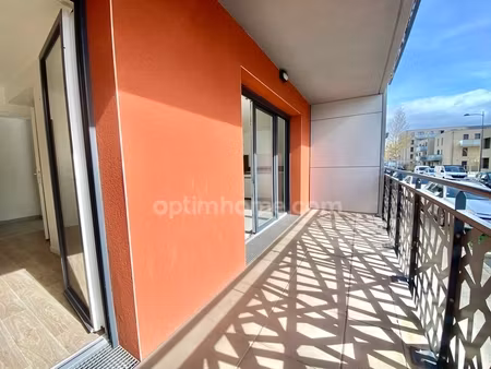 appartement t3 ultra lumineux avec balcon - garage fermé - place de stationnement privativ