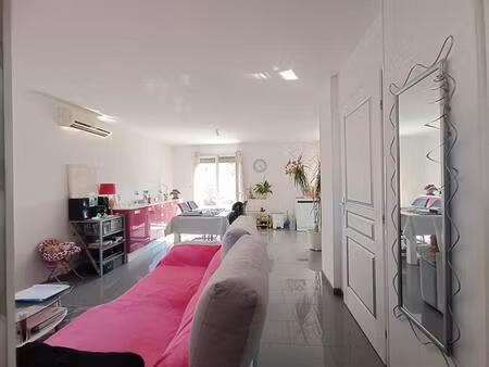 maison istres 4 pièce(s) 83 m2 terrasse   cour et garage