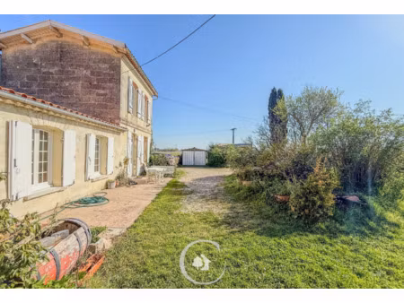 maison familiale en pierres - 3 chambres - chevaux - dependances