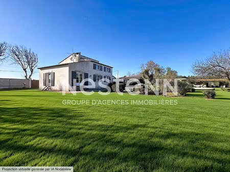 maison avec 6 chambres  deux salles de bains  garage  piscine et potentiel d'agrandissemen