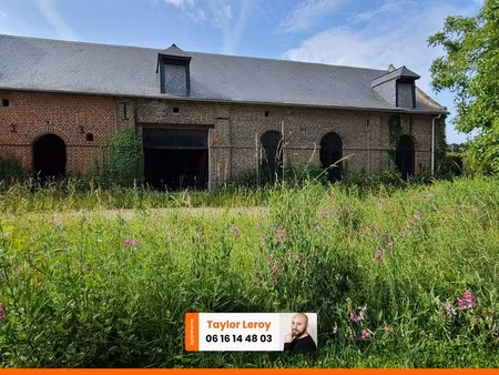 grange en briques avec colombages intérieurs