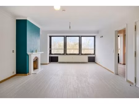 vernieuwd 3-slaapkamerappartement met garage in hartje aalst