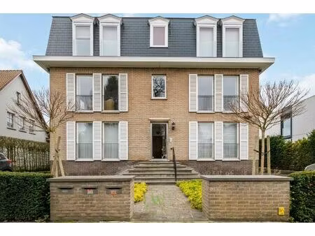 lichtrijk 3-slaapkamerappartement met 2 garages en berging