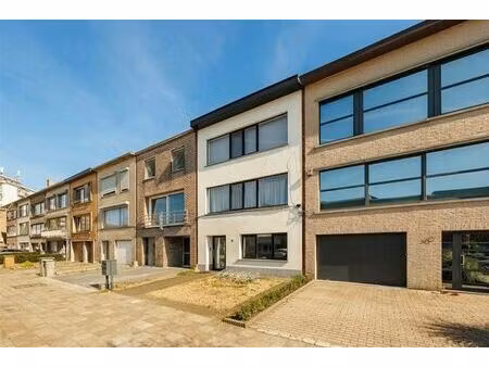 opbrengsteigendom met 3 app te distelhoek