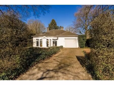 laagbouwvilla met 4 slpks en garage!