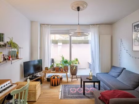 lichtrijke stadswoning met 3 slaapkamers en buitenruimte  gelegen in een rustige straat op