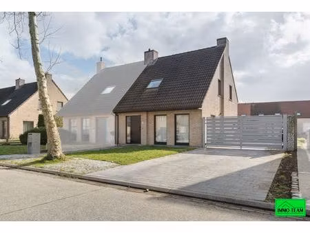 instapklare 3‑gevelwoning in een rustige  residentiële wijk
