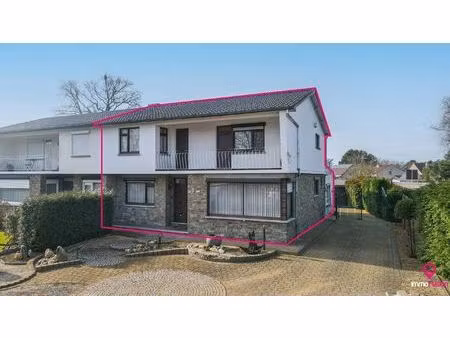 ruime woning met 4slpk en veel privacy in rustige straat!