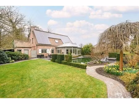 instapklare villa met zwemvijver