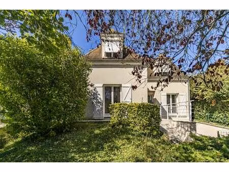 maison de luxe à vendre à saint-germain-en-laye : 920 000 € | 146m²