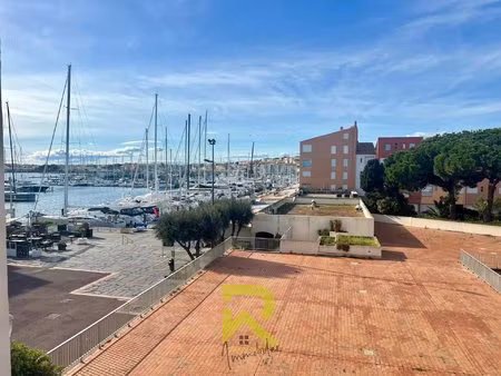 en exclusivité - coup de cœur ! appartement 2 pièces traversant 1 ère ligne port