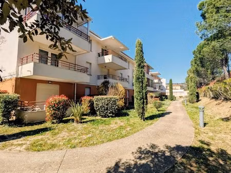 t3 en rez-de-chaussée avec terrasse résidence calme