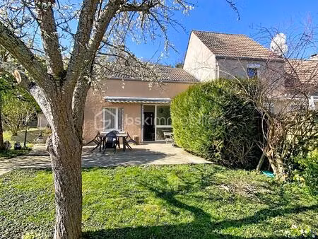 pavillon de 93 12 m² à saclas