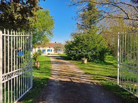 maison de 226 m² à lanta