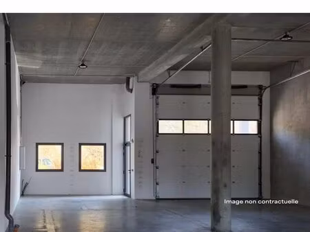 local à vendre poisy : design  hauteur et visibilité pour vos